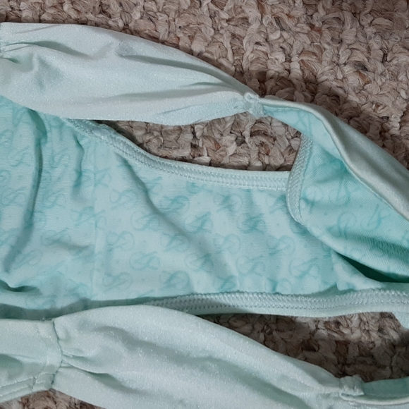 Victorias secret bikini, underwire top, small bikini bottoms, top is size 32B, - Picture 5 of 5